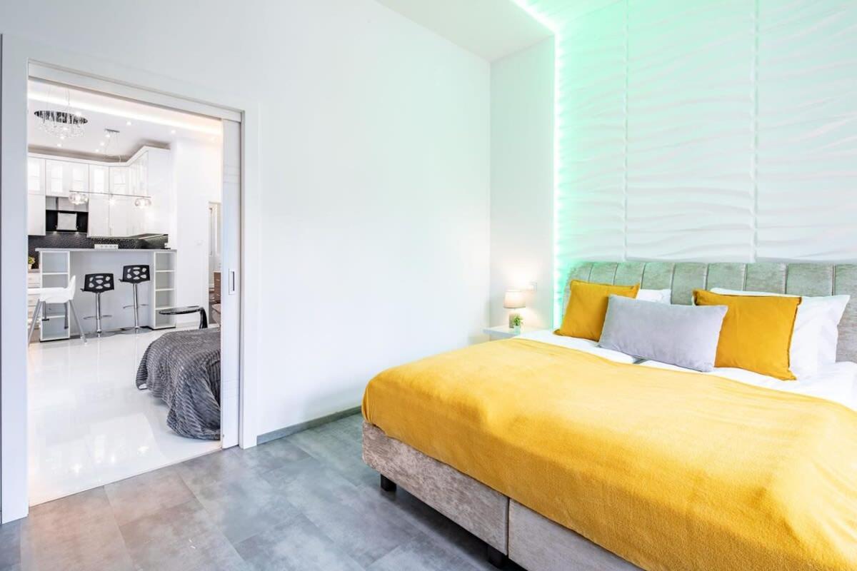 Ultra - Large With Balcony Apartman *