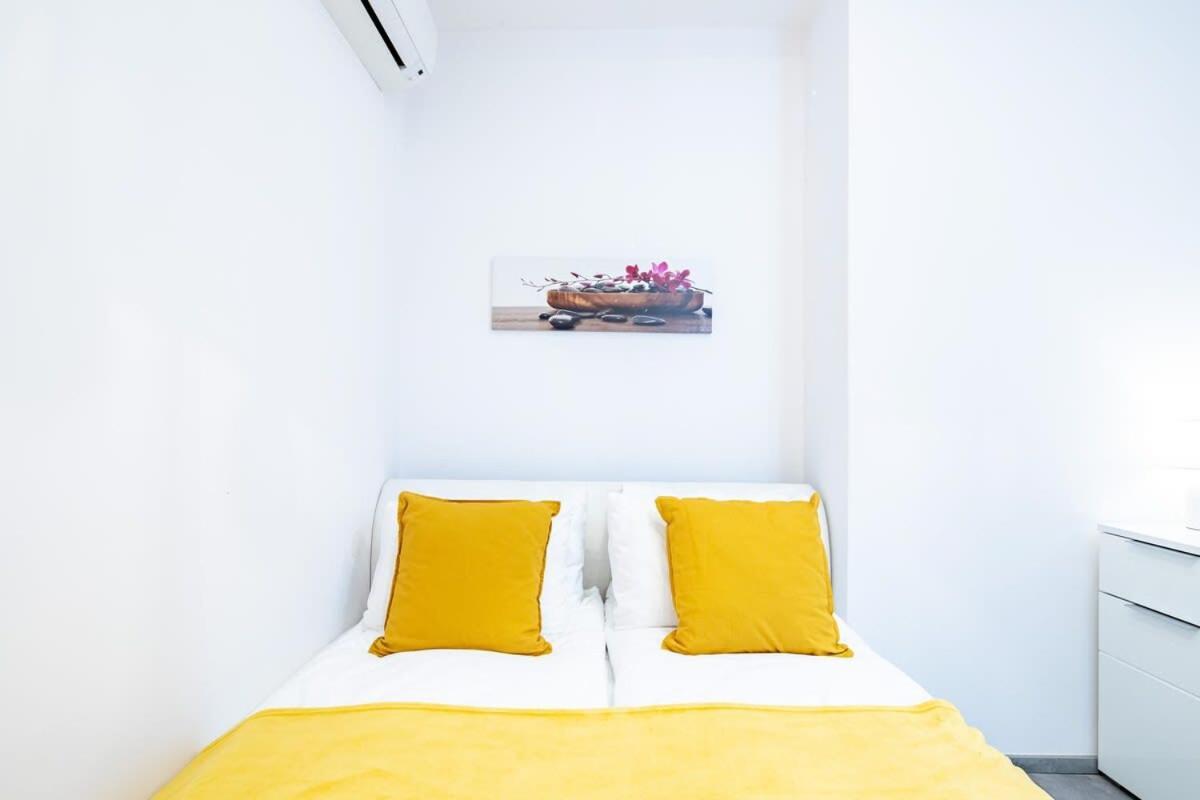 Ultra - Large With Balcony Apartment *