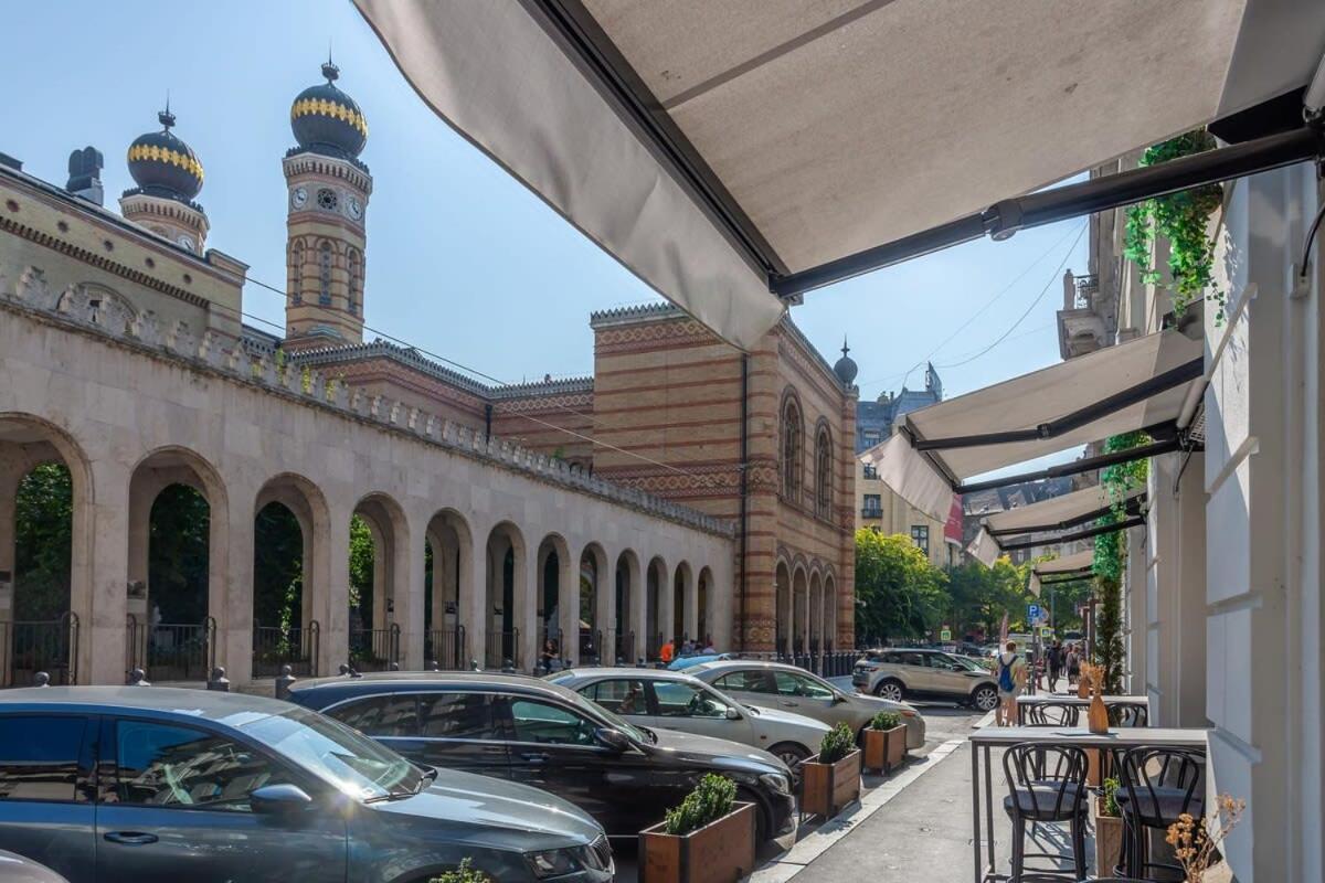 Ultra - Large With Balcony