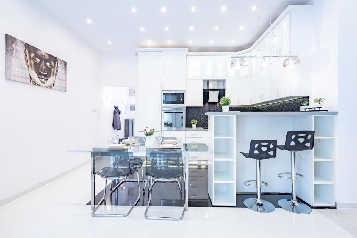 Apartment Ultra - Large With Balcony Budapest