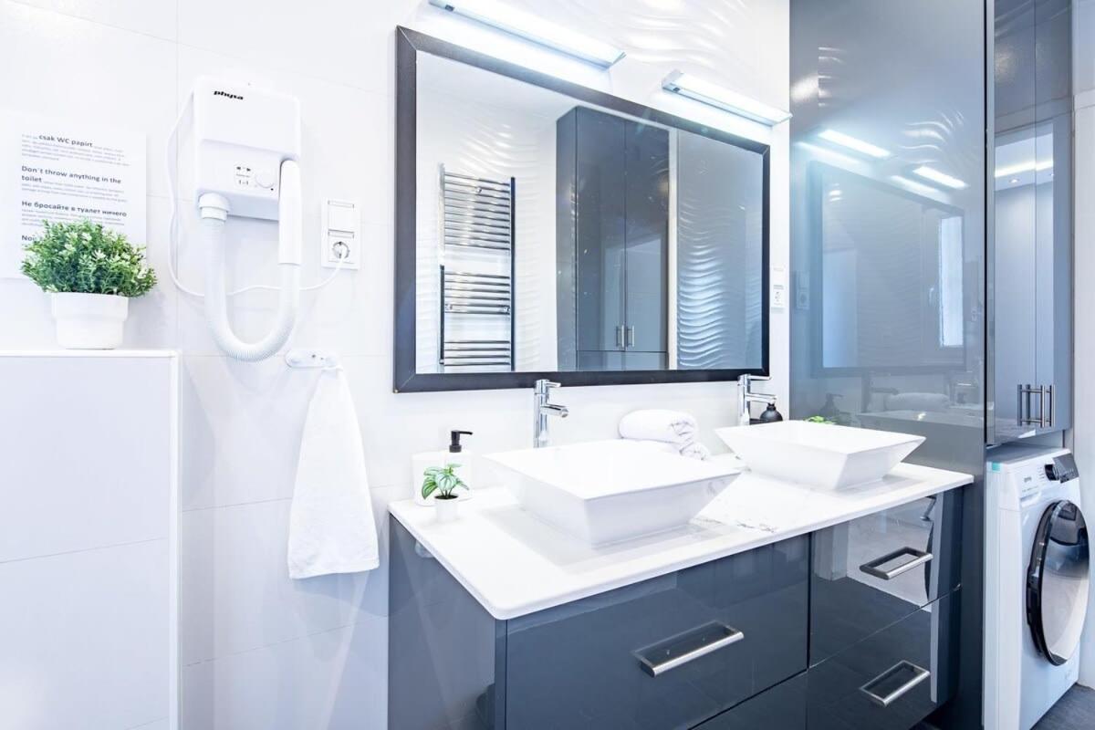 Apartment Ultra - Large With Balcony Budapest